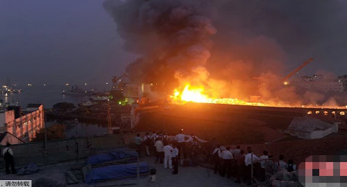 Tàu ngầm Kilo Ấn Độ lại cháy, 2 người mất tích, 7 người bị thương