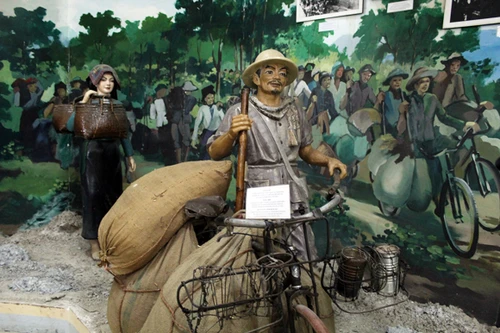 30 năm khúc hát “Chiếc xe thồ Điện Biên”