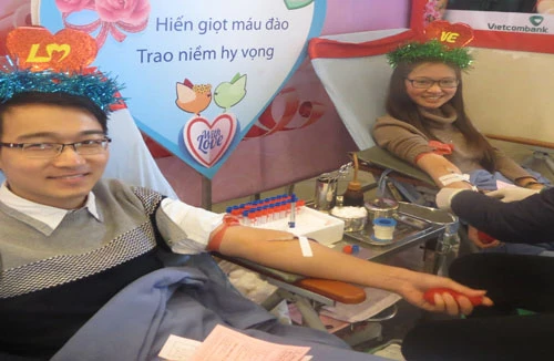 Hàng nghìn người tham dự "lễ hội Xuân Hồng 2014"