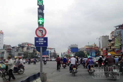 Biển giao thông kỳ quặc ở Ô Chợ Dừa đã được chỉnh lại