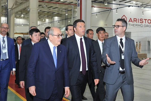 Thủ tướng Ý Matteo Renzi thăm và làm việc tại nhà máy Ariston Bắc Ninh