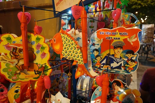 Tình yêu biển đảo gửi vào món quà Trung thu