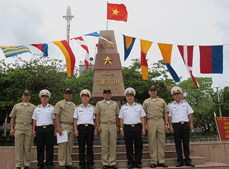 Hải quân Việt Nam và Philippines giao lưu trên đảo lần đầu tiên