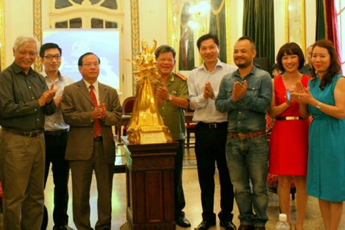 Ra mắt 60 pho tượng vàng Thánh Gióng "Hào khí Thăng Long"