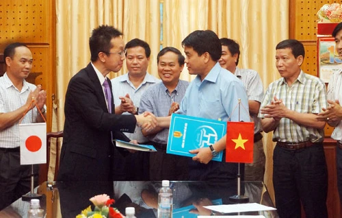 Nhật Bản viện trợ xe hơi thế hệ mới cho CATP Hà Nội