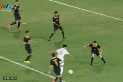 Pha solo thiên tài của Công Phượng