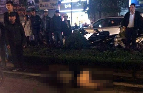 Hà Nội: Sang đường, cô gái bị ô tô đâm trọng thương