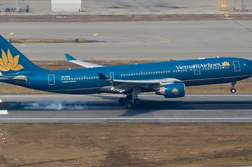 Sắp cất cánh, động cơ máy bay Vietnam Airlines nóng bất thường