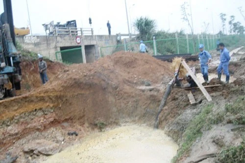 Đường ống nước sạch Sông Đà lại vỡ, 7 vạn hộ dân bị ảnh hưởng