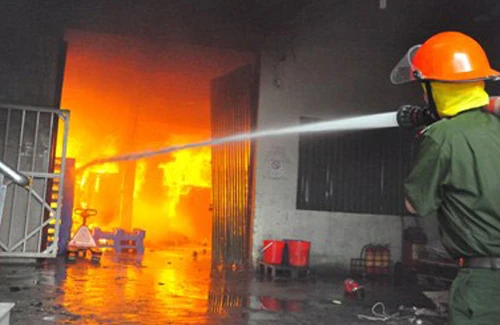 Toàn cảnh đám cháy lớn xảy ra tại công ty Diana