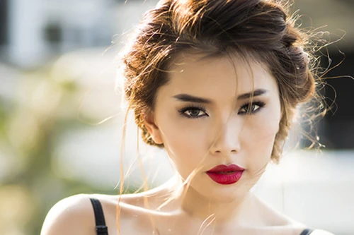 "Siêu vòng 3" Lan Hương cực gợi cảm