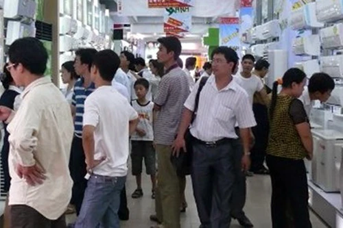 Nắng nóng người dân đổ xô đi mua, giá điều hòa "nhảy nhót"