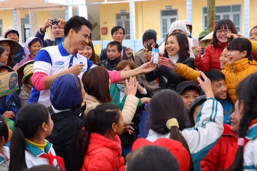 Vinamilk dành 8 tỷ đồng cho quỹ sữa "Vươn cao Việt Nam"