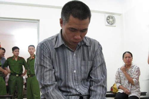 Không đòi được tiền, vác dao "xử" cả anh trai, chị dâu