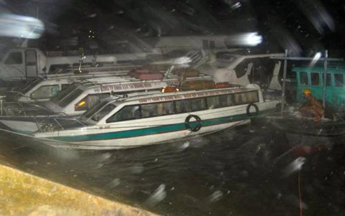 Tâm bão Kalmaegi đổ bộ vào Móng Cái- Quảng Ninh