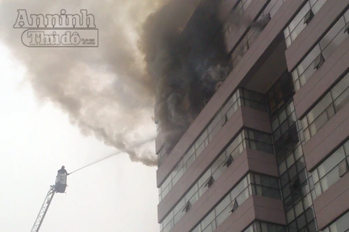 Hà Nội: Cháy lớn tại giảng đường cao tầng, ĐH Ngoại thương