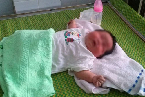 Quảng Nam: Mẹ 102kg sinh bé nặng 6,5kg