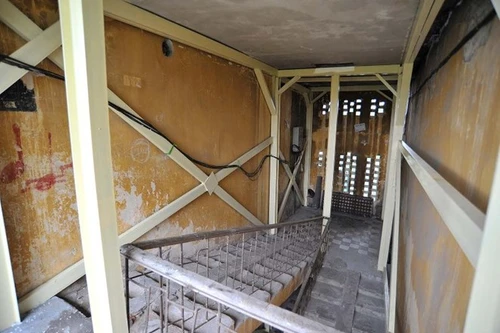 Nhà C8 – Giảng Võ có nguy cơ sập đổ bất cứ lúc nào