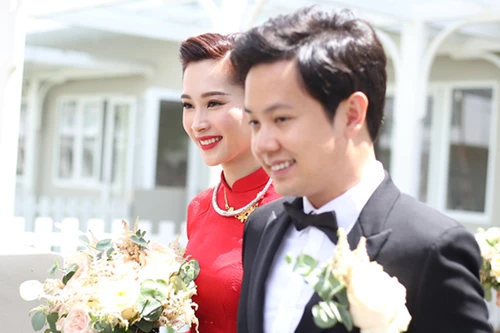 Hoa hậu Đặng Thu Thảo rạng ngời trong lễ vu quy