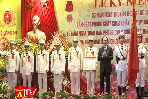 Cục Cảnh sát PC&CC đón nhận Huân chương Bảo vệ Tổ quốc hạng Nhất