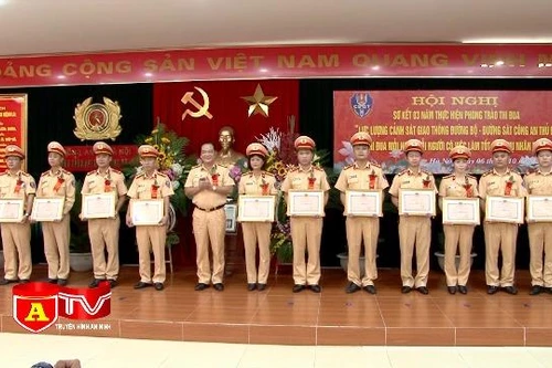 Nhân rộng gương người tốt, việc tốt trong lực lượng CSGT