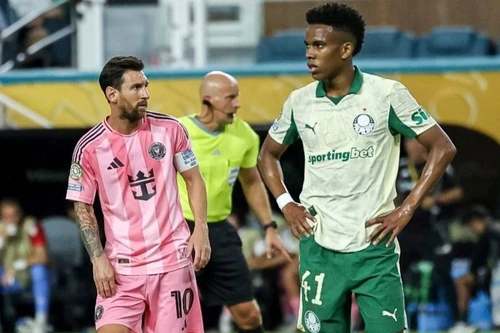 Clip Messi đổi áo với Messinho gây sốt