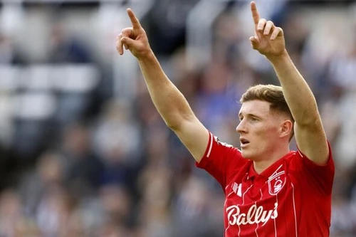 Chelsea và Man City chi đậm vì tài năng mới nổi của bóng đá Anh