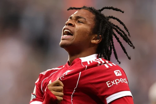 'Thần đồng' 16 tuổi vừa sánh ngang kỷ lục của Rooney là ai?