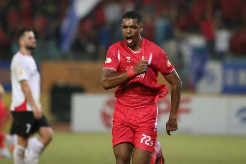 Công an Hà Nội FC bản lĩnh đánh bại CLB Công an TP HCM dù thiếu người