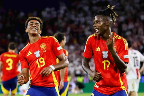 Tuyển Tây Ban Nha trở lại số một thế giới sau 11 năm