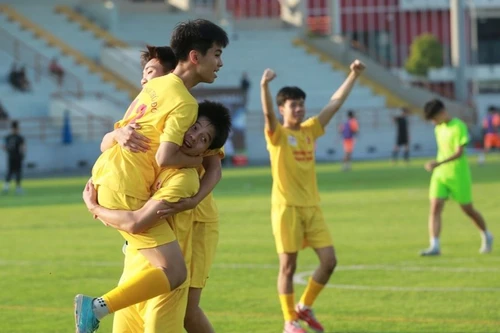 Thắng áp đảo THPT Tạ Quang Bửu, trường Thạch Thất lọt top 32