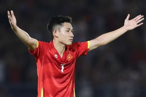 Video Hai Long sút phạt đẳng cấp tung lưới Campuchia