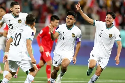 HLV Kim Sang-sik bổ sung thêm 5 cầu thủ vào danh sách đấu Man Utd