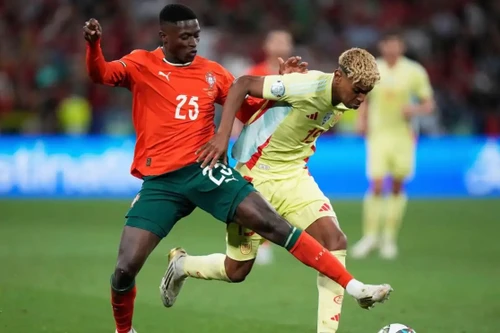 Nuno Mendes, người khiến Yamal câm lặng là ai?