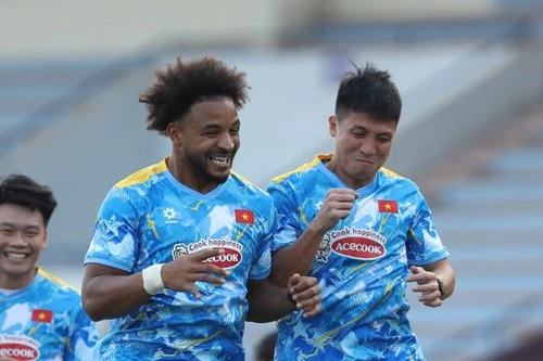 Xuân Son tươi rói, cần mẫn tập luyện cùng ĐT Việt Nam 