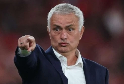HLV Mourinho nếm quả đắng đầu tiên ở Benfica