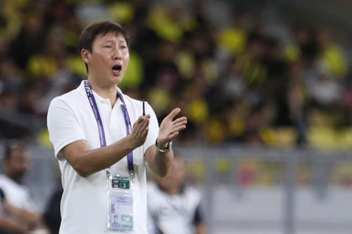 Tạm biệt ĐT Việt Nam, HLV Kim Sang-sik bắt tay vào nhiệm vụ mới