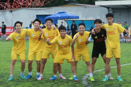 Chùm ảnh loạt trận 8h sáng 2-11