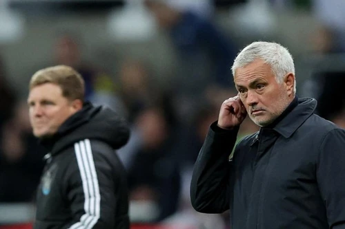 Mourinho và đêm ác mộng trên đất Anh