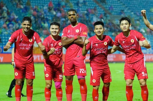 Đánh bại ĐKVĐ Nam Định, Công an Hà Nội FC lên nhì bảng