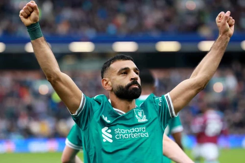 Cựu cầu thủ MU giúp Liverpool thắng nhọc phút bù giờ