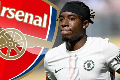 Cổ động viên nổi giận khi Arsenal mua 'hàng tồn kho' từ Chelsea