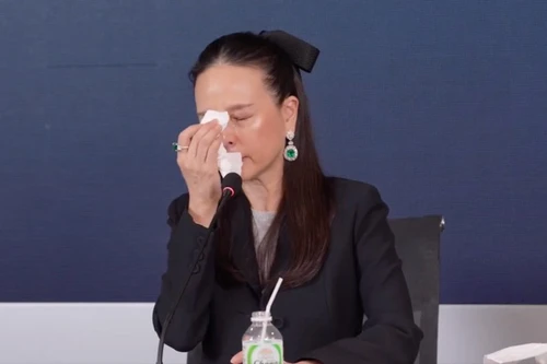 Madam Pang bật khóc vì LĐBĐ Thái Lan 'nợ như chúa Chổm'