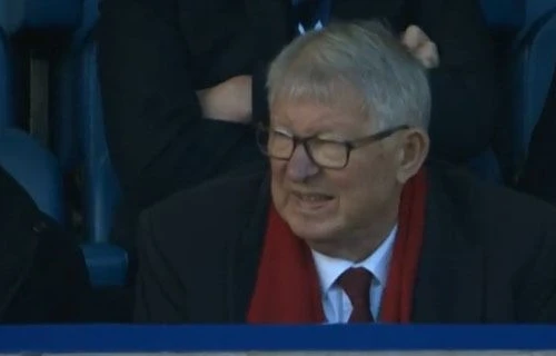 Sir Alex nhăn nhó nhìn MU khởi đầu tệ hại
