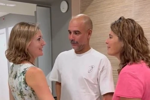 HLV Pep Guardiola gây sốt với diện mạo lạ lẫm