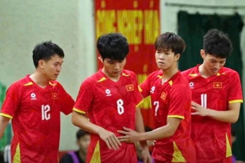 Thủ môn Hồ Văn Ý ghi bàn, futsal Việt Nam thắng đội đứng thứ 7 thế giới