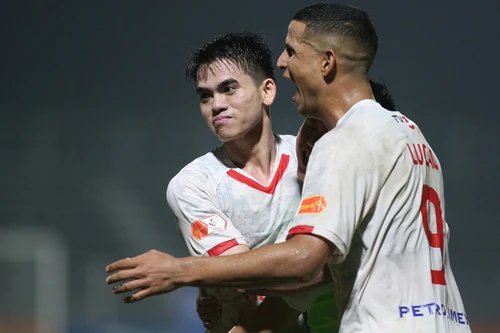 Thể Công Viettel bị chia điểm kịch tính phút bù giờ