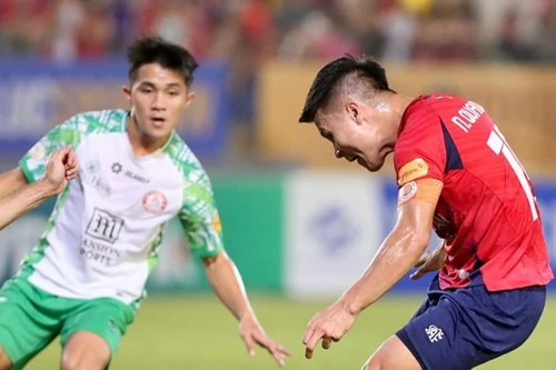 HLV Công an Hà Nội bất ngờ không muốn Quang Hải thi đấu với MU