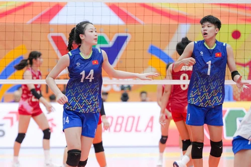 Nữ tuyển thủ trẻ cao 1m9 nổi bật của bóng chuyền Việt Nam