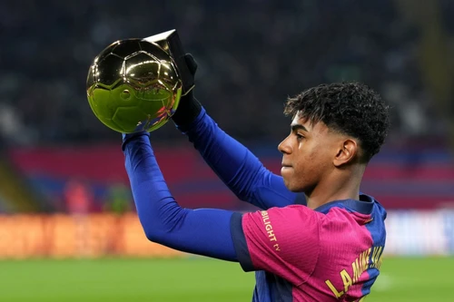 Vì sao Yamal bị loại ở cuộc đua Cậu bé vàng 2025?